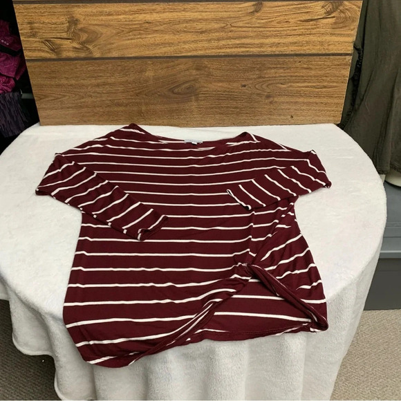 White Birch size small burgundy/white striped top front twist - Picture 7 of 7